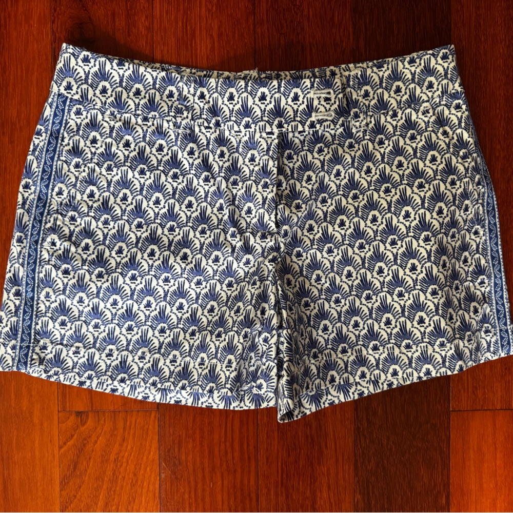 Vineyard Vines Navy and White Leaf Print Shorts
